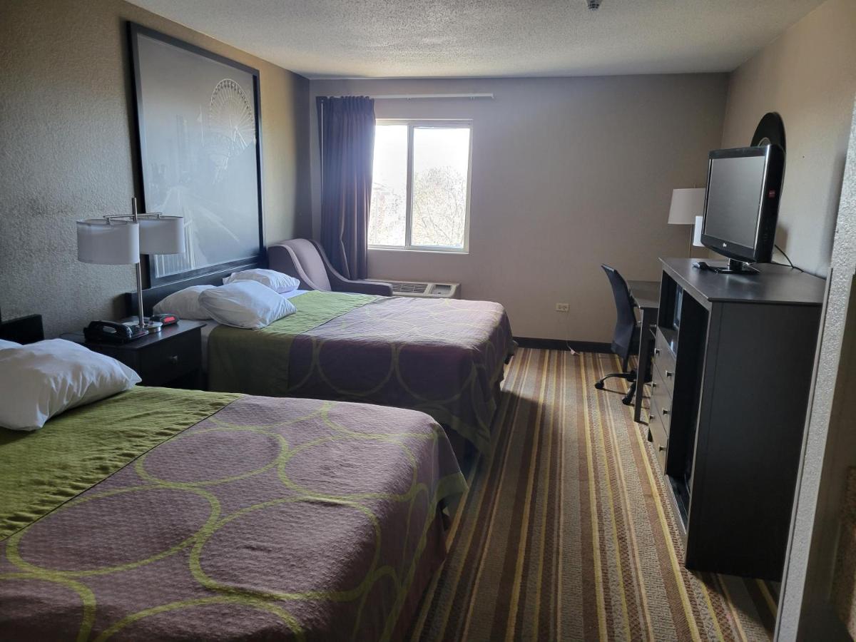 Super 8 By Wyndham Aurora/Naperville Area Exterior foto
